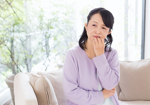 高齢女性の写真