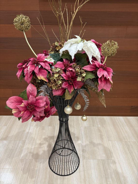 🌿✨ エントランスのお花が新しくなりました🎄 ✨